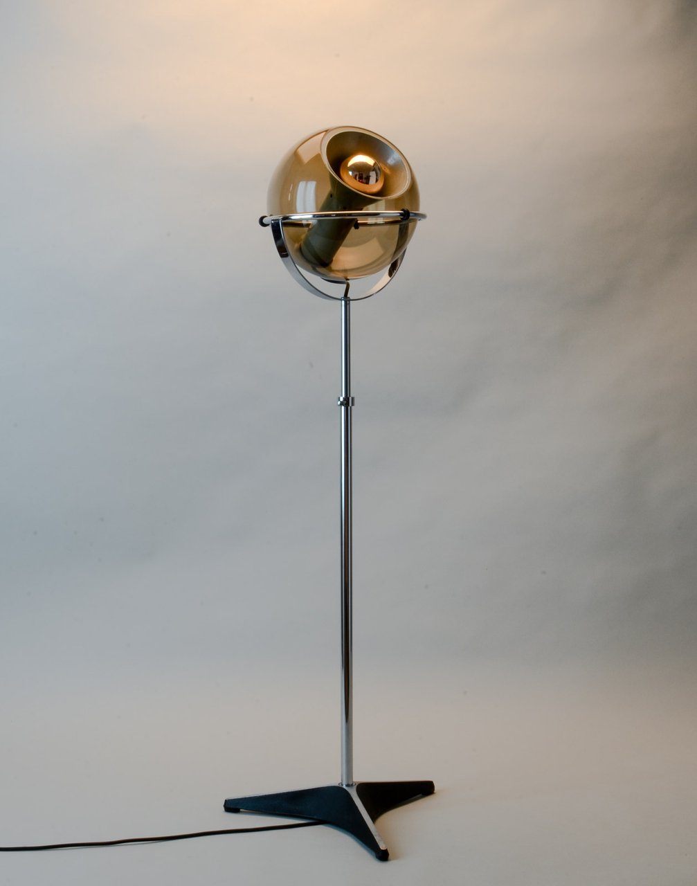 Image 4 of Touch Floor Lamp ‘Globe’ by Frank Ligtelijn