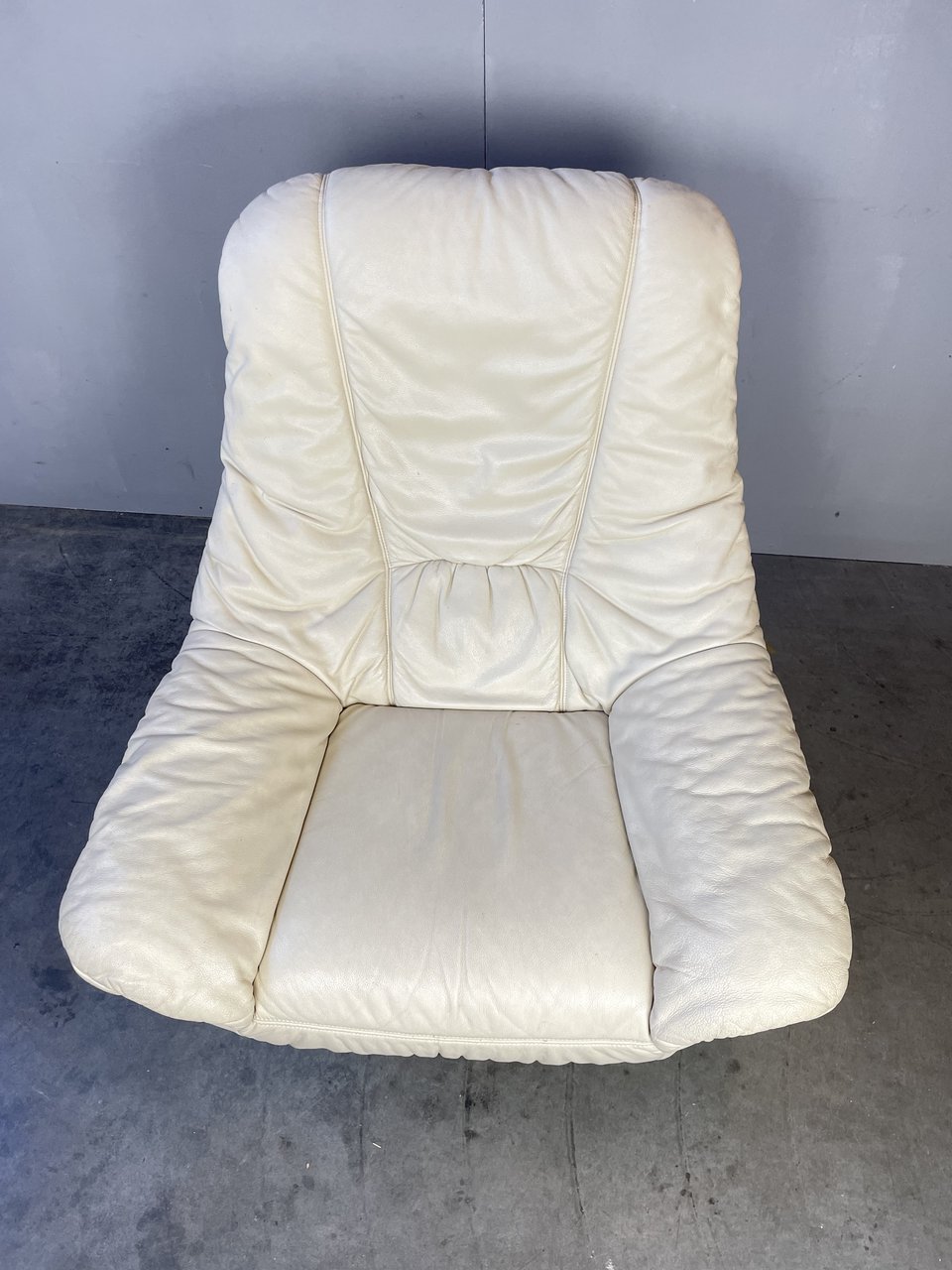 Vintage leather armchair (Space age) image 15