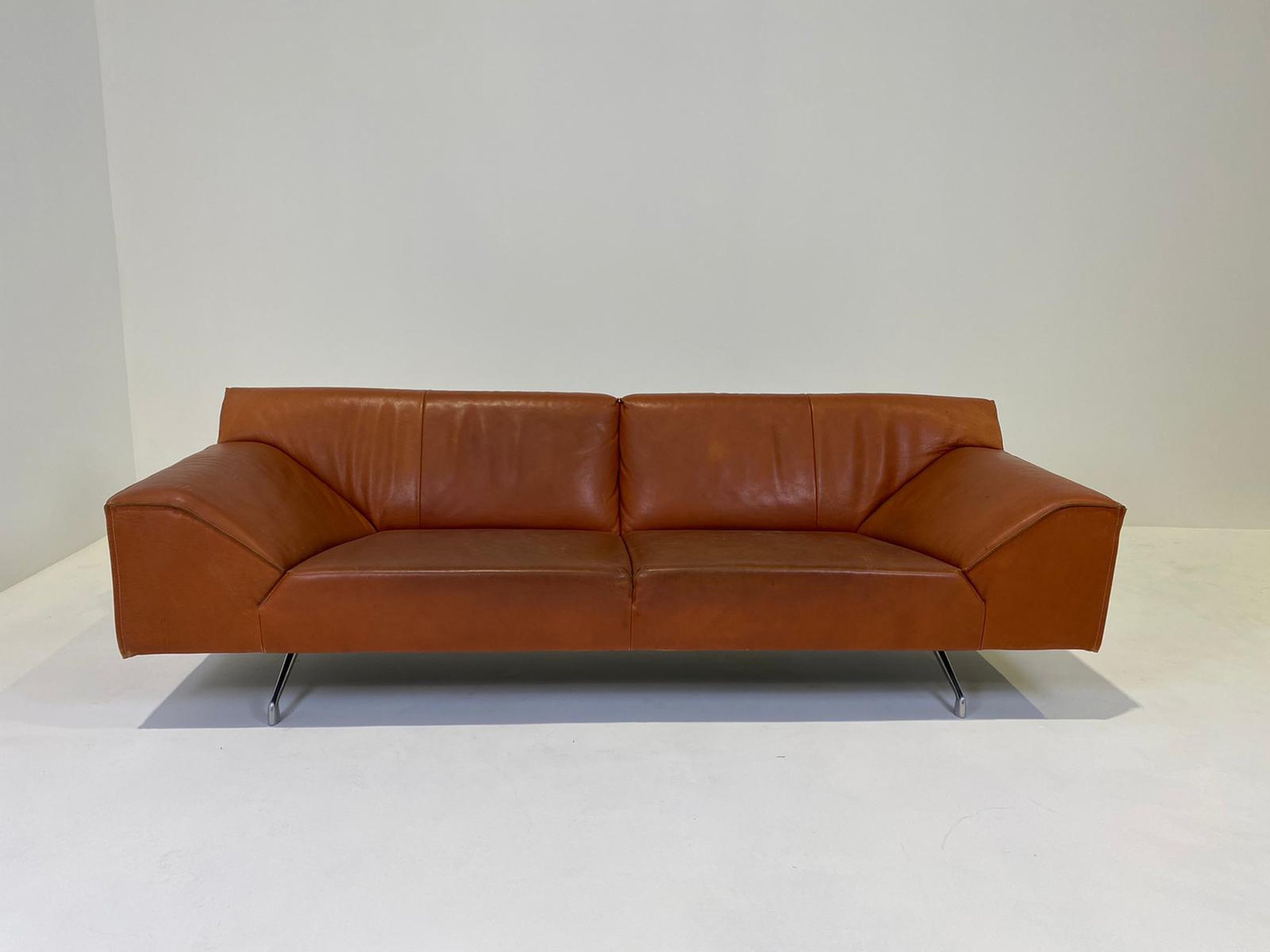 Bacteriën Vrijstelling Thriller Label sofa by Gerard van den Berg | € 850 | Whoppah