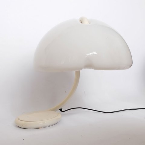 Design von Elio Martinelli. Diese Design-Ikonenlampe, Serpente.