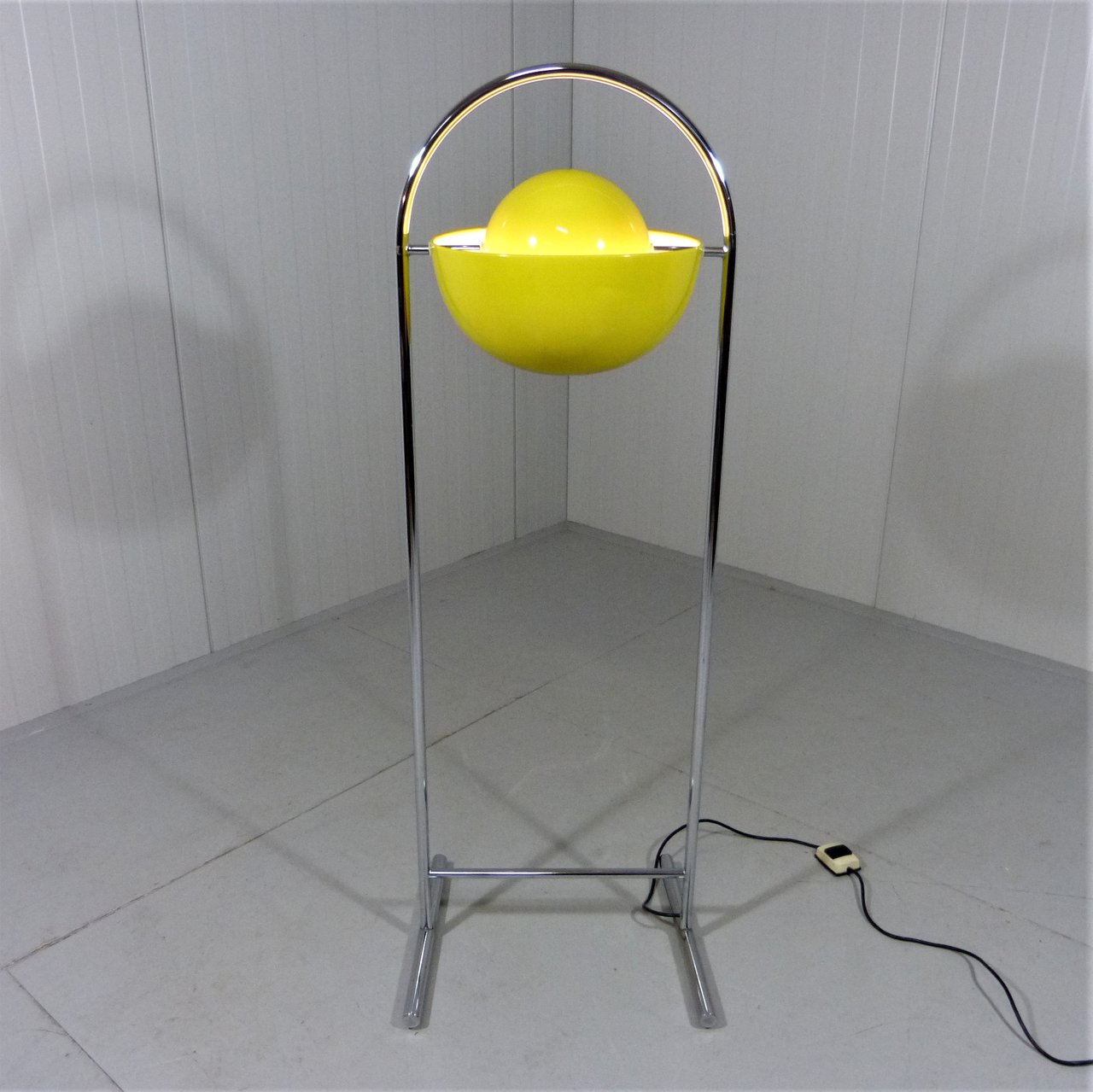 Image 8 of Flowerpot vloerlamp