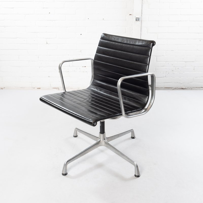 Vitra Aluminium Chair EA108 bureaustoel