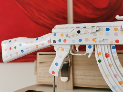 Van Apple Art Against War AK47 Damien Hirst Love Dots Peace Edition