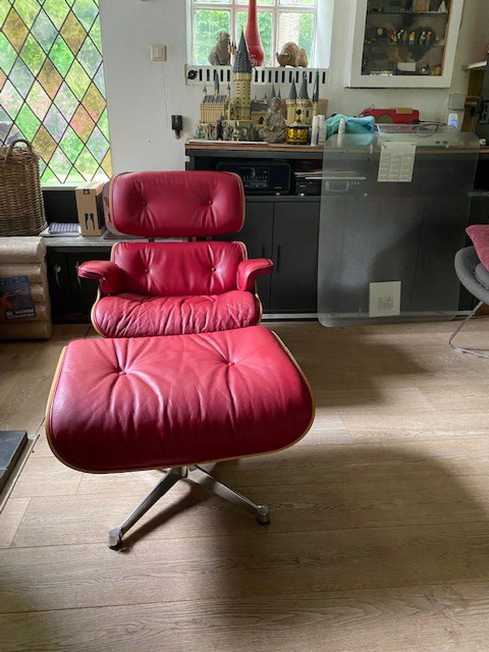 eames lounge chair red