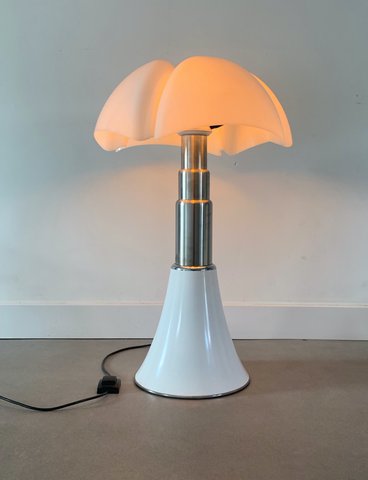 Vintage Pipistrello by Gae Aulenti lamp