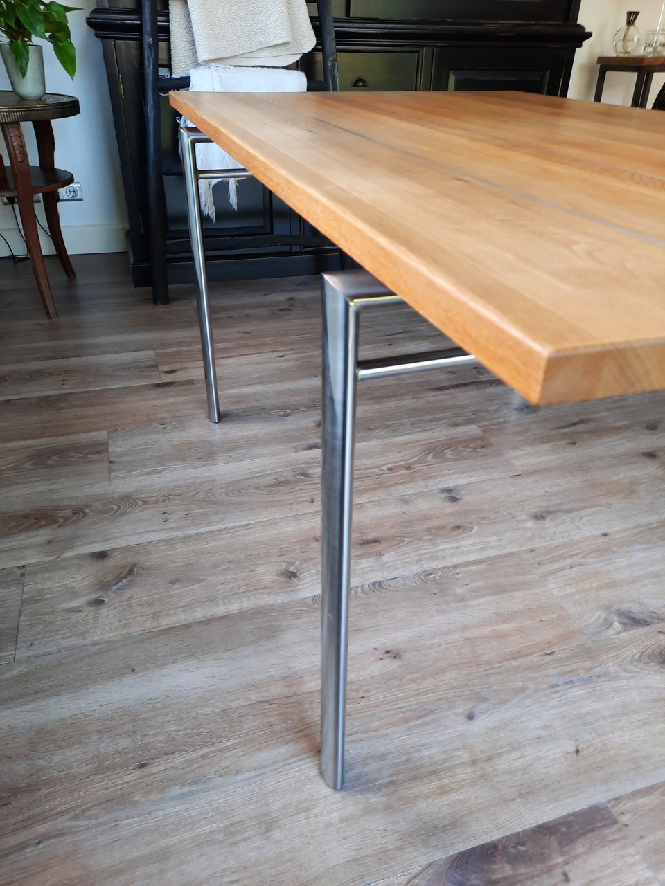 Image 2 of Harvink dining table