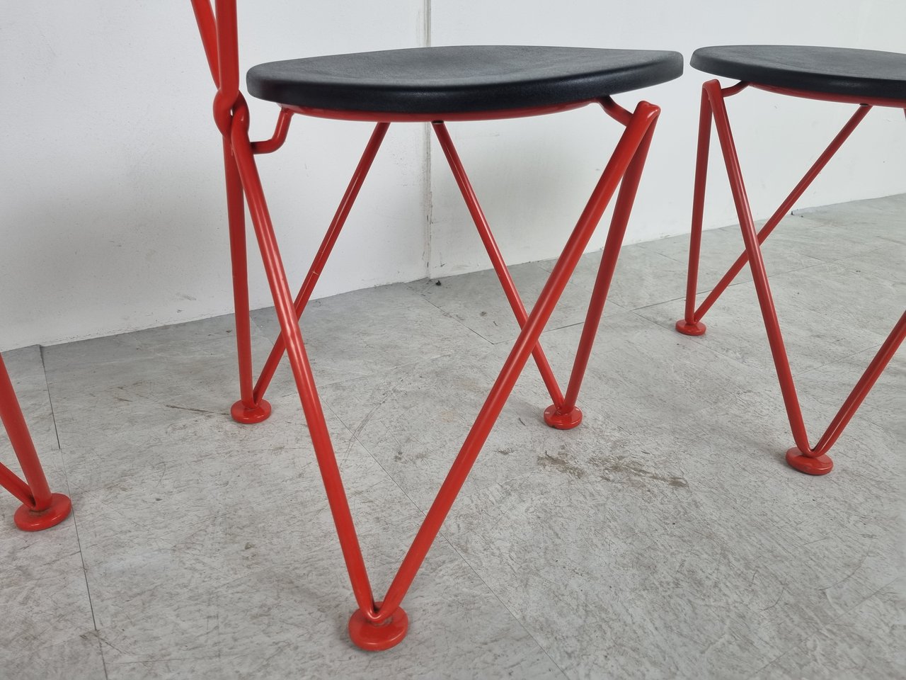 4x Vintage red metal dining chairs, set image 9