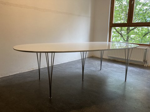 Fritz Hansen table  super Ellipse table designed by Piet Hein and Bruno Mathsson