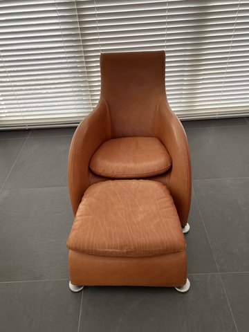 Design lounge fauteuil met hocker, merk Loge Van Gerard van den Berg