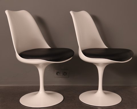 2x  Eero Saarinen for Knoll International ‘tulip’ dining chair