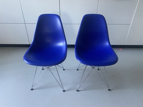 2x Vitra Eames stoelen