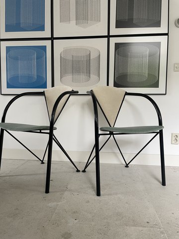 2x Artifort chairs