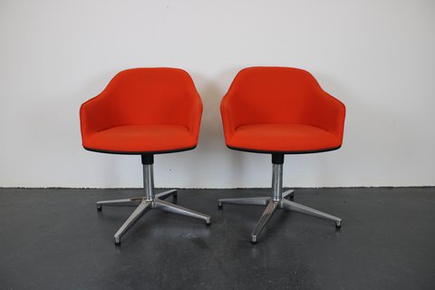 2x Vitra Softshell stoelen, rood Plano