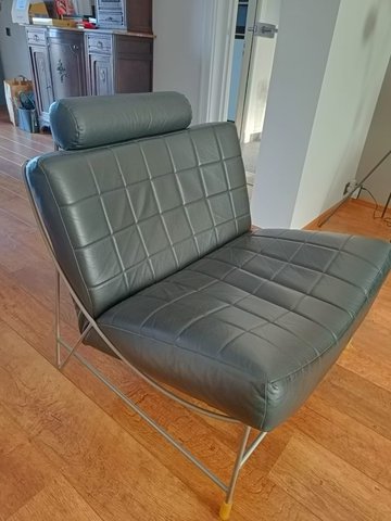 Leolux Volare armchair in black leather