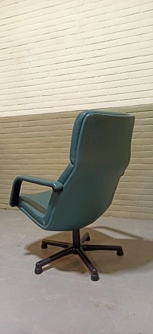 Artifort Harcourt armchair