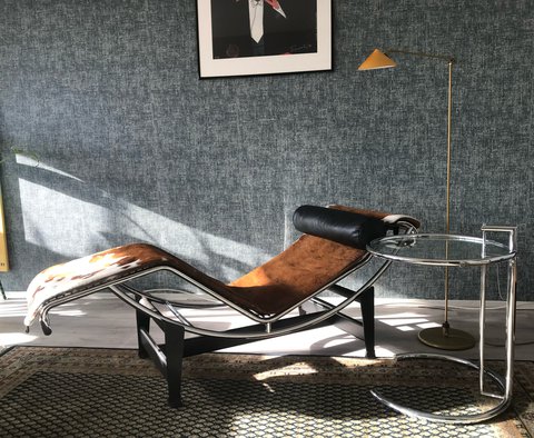Le Corbusier chaise longue+ Eileen Grey E1027 bijzettafeltje