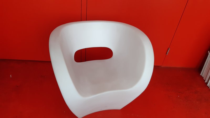 2 witte fauteuils Ron Arad for Moroso