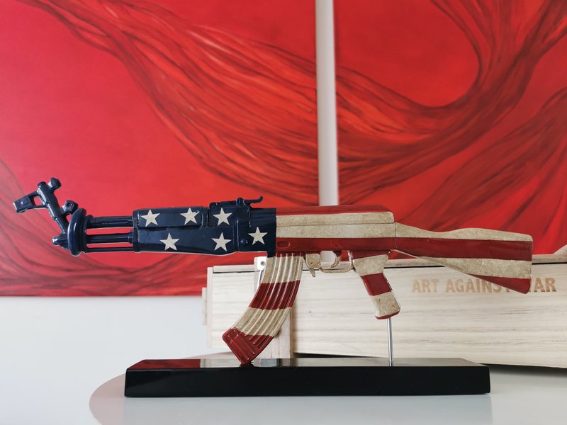 Van Apple Art Against War AK47 USA Friedensausgabe