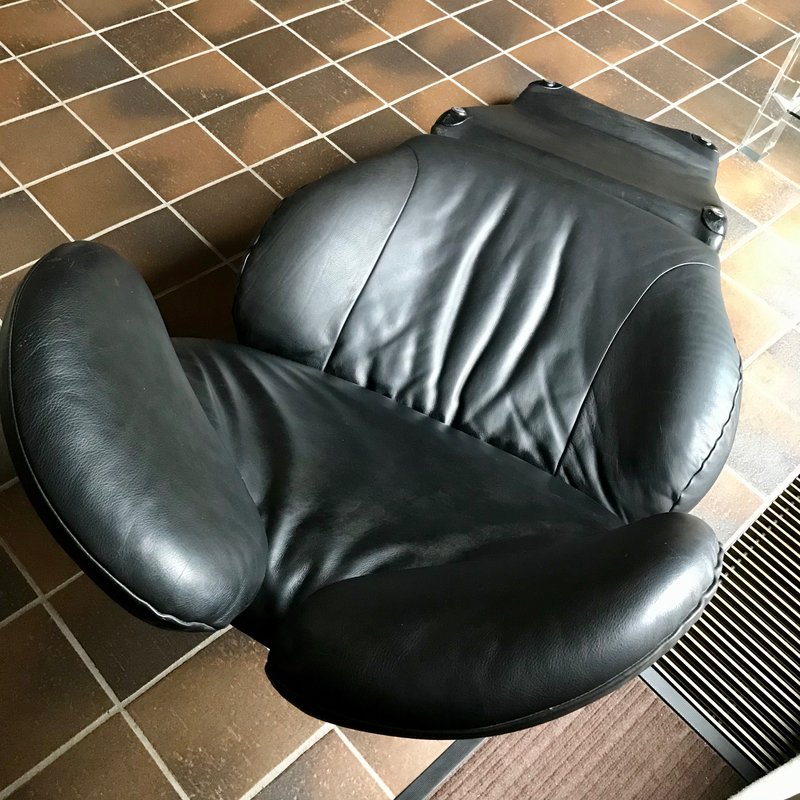 2 Wink armchairs - Toshiyuki Kita Cassina