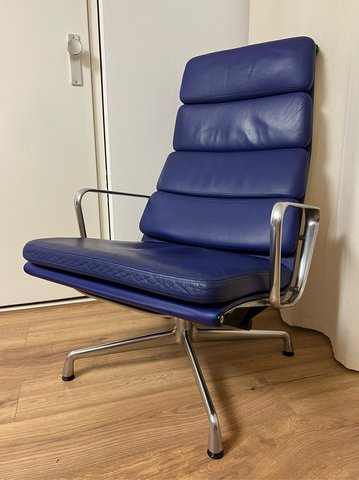 Vitra EA222 Soft Pad Lounge Chair