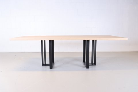 QLIV T2 dining room table