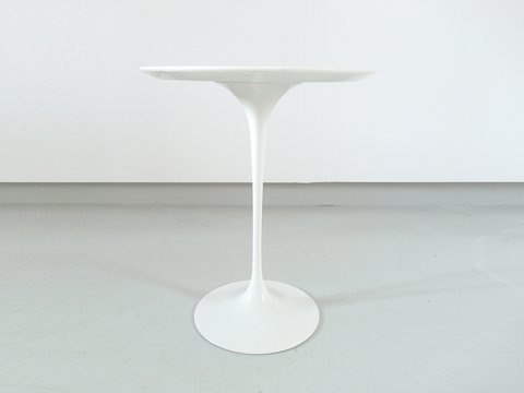 Eero Saarinnen Tulip side table with Carrara marble top for Knoll International, 1970s
