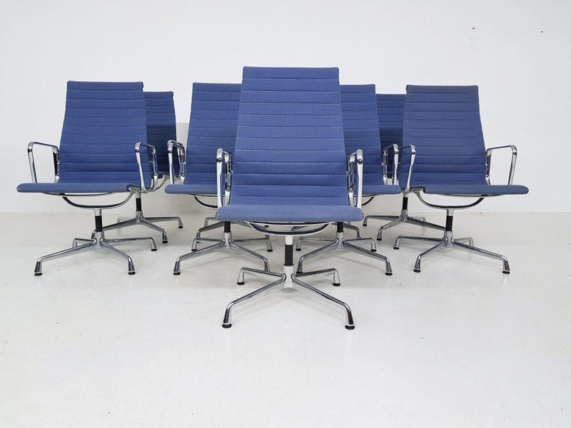 9 Eames model EA107 bureaustoelen