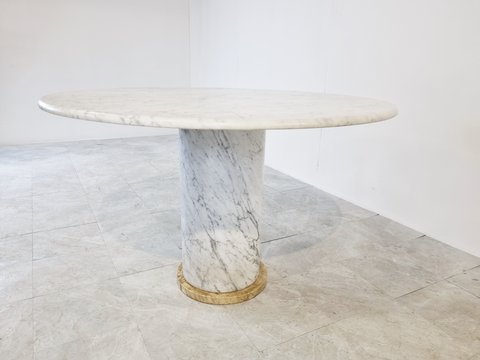 Vintage round White marble dining table 1970s