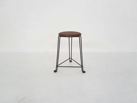 Tomado Model 550 stool