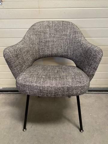 Knoll Studio Saarinen conference armchair