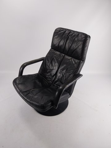 Artifort f156 leather swivel chair.  Black 