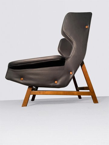 Cassina Iconic 877 Wingback armchair by Gianfranco Frattini