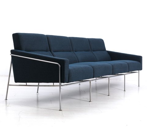 Fritz Hansen model 3300/4 by Arne Jacobsen