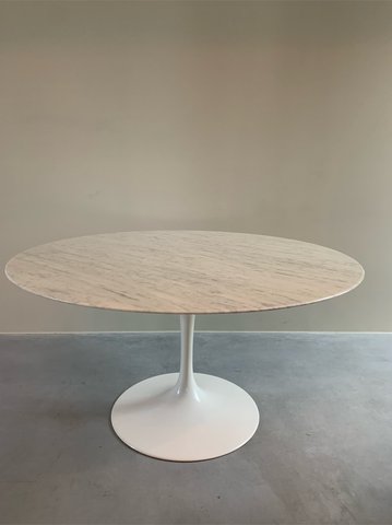 Knoll Eero Saarinen Tulip table 137