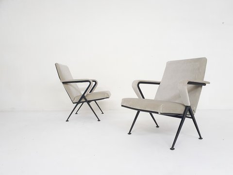 Set of two "Repose" lounge chairs by Friso Kramer for Ahrend de Cirkel, The Netherlands 1964