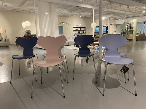 Fritz Hansen tafel en stoelen van Arne Jacobsen