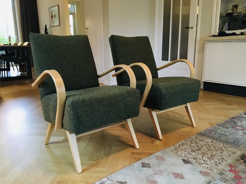 2 armchairs by Jindrich Halabala restored