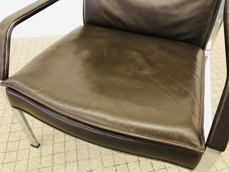 Knoll 'Alpha' lounge chairs
