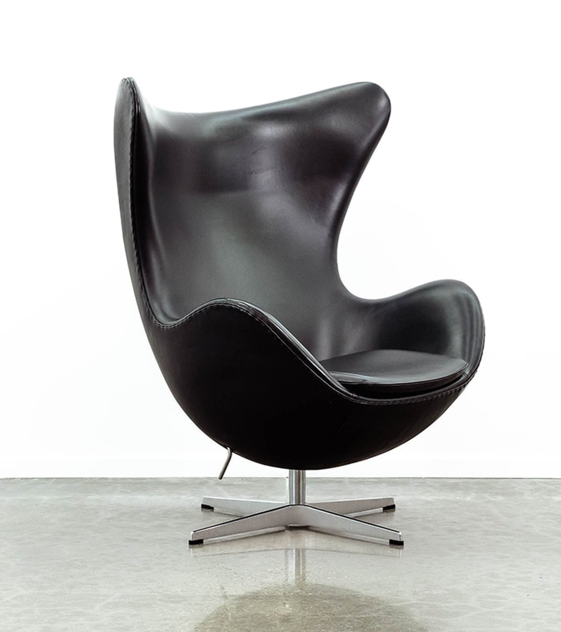 Image 1 of Arne Jacobsen egg chair