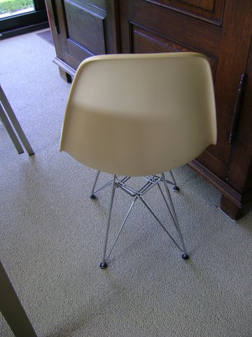 Eames Plastic Side Chair RDS