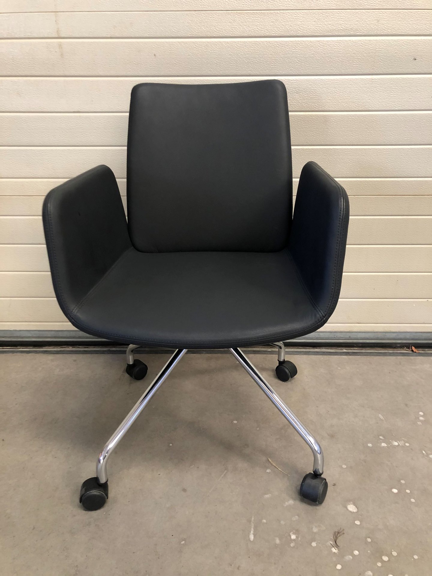 Dietiker Lumi swivel chair by Thomas Albrecht | € 250 | Whoppah