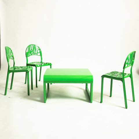 Artifort Hello there chairs table
