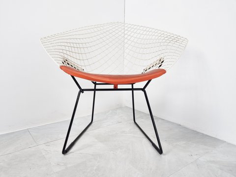 Knoll diamond lounge chair by Harry Bertoia