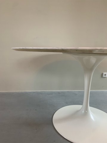 Knoll Eero Saarinen Tulip table 137