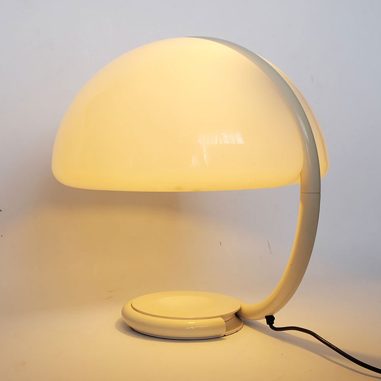 Design by Elio Martinelli. This design icon lamp, Serpente. image 7