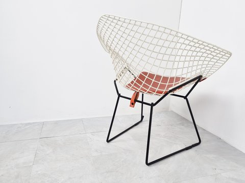 Knoll diamond lounge chair by Harry Bertoia