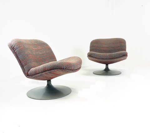 2x Artifort 508 Swivel chair by Geoffrey Harcourt