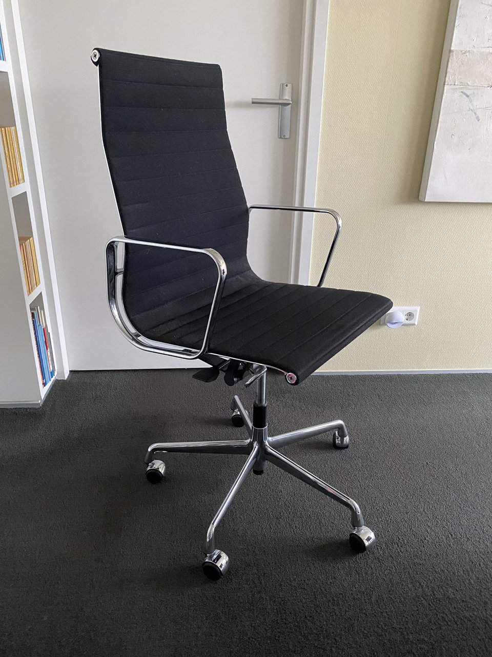 Vitra EA119 Ch & R Eames, bureaustoel met hoge rug | € 1.000 | Whoppah
