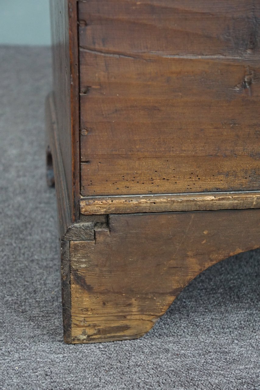 Image 17 of English chest of drawers