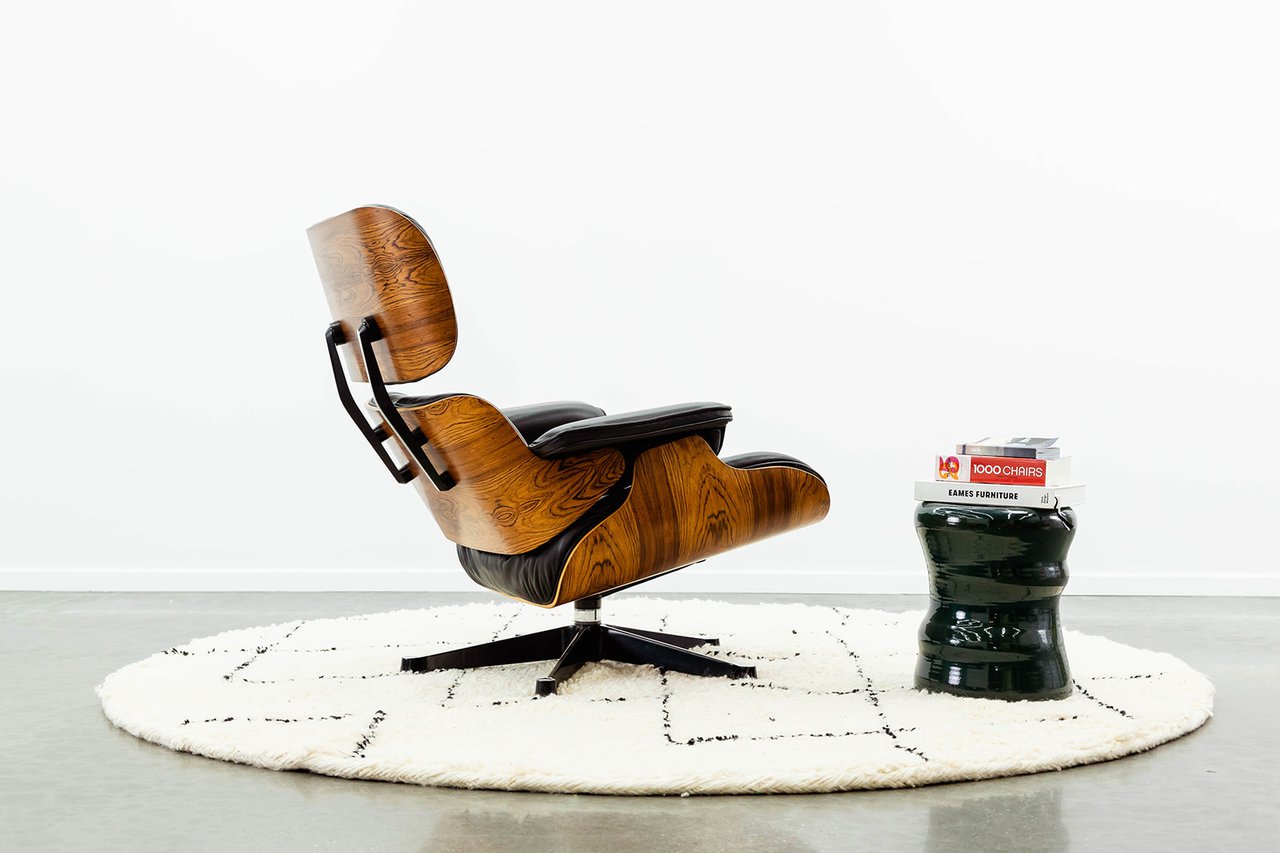 Eames lounge chair image 4